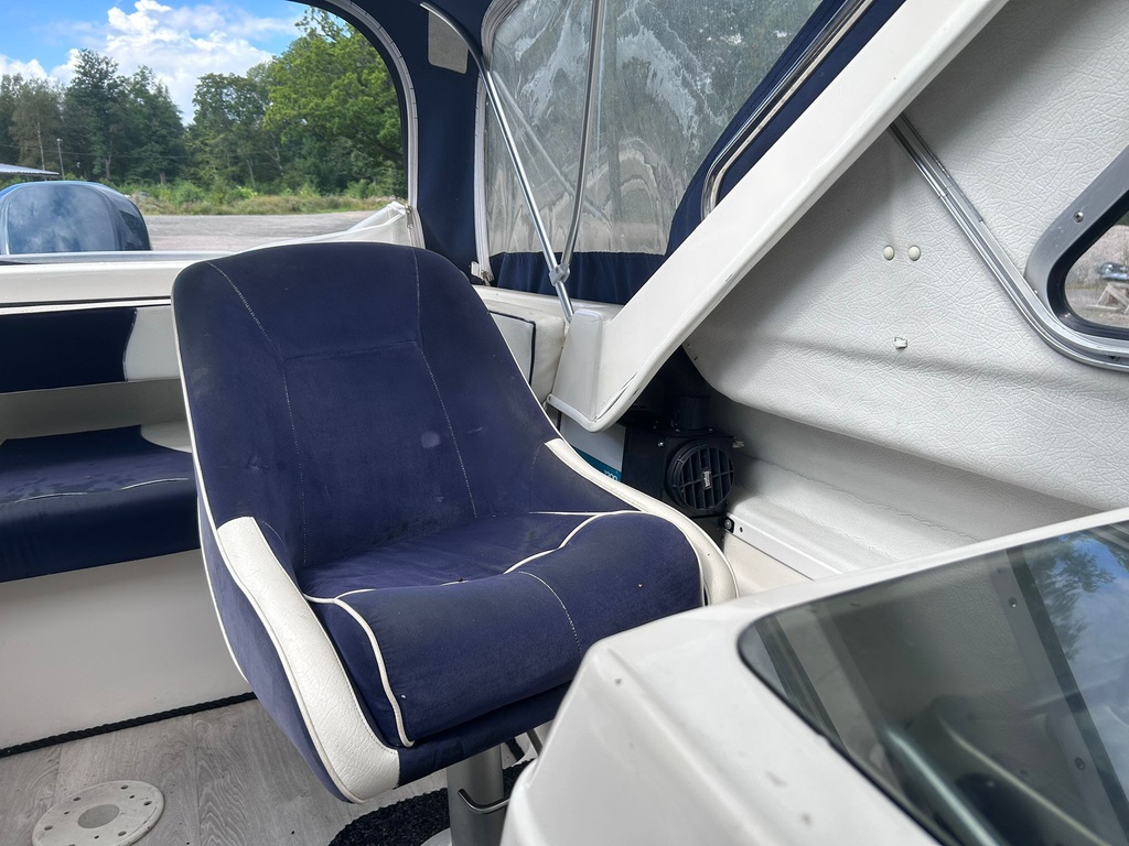 Bella 642HT + Evinrude 90