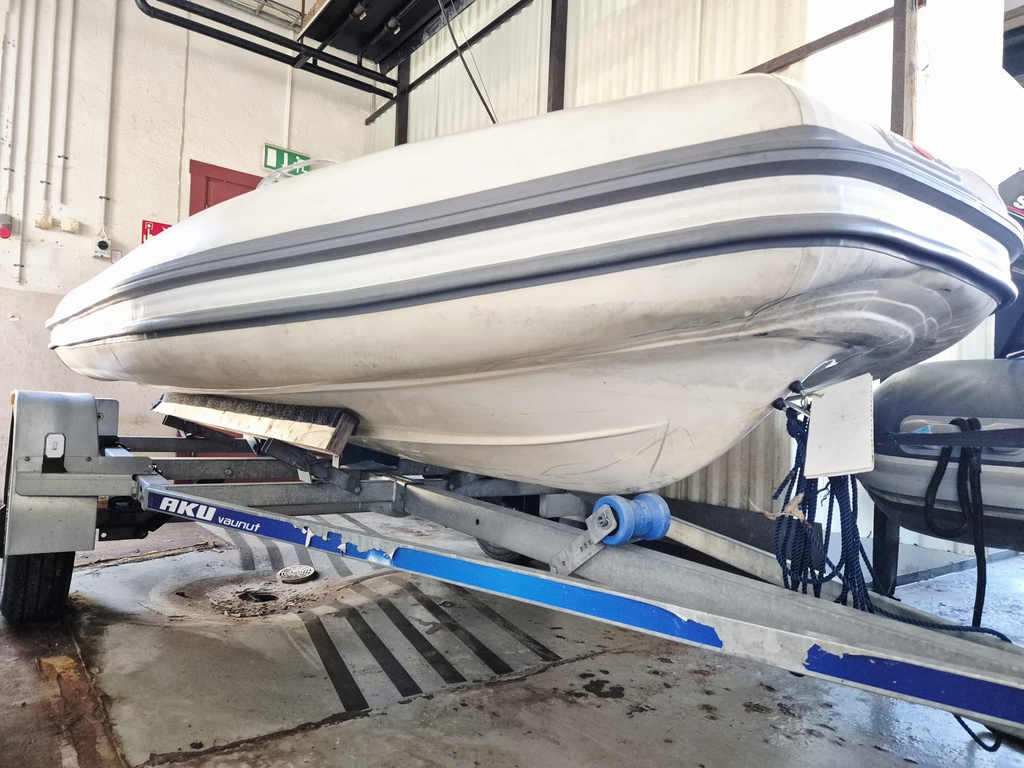 Avon Seasport 320 Jet Rib