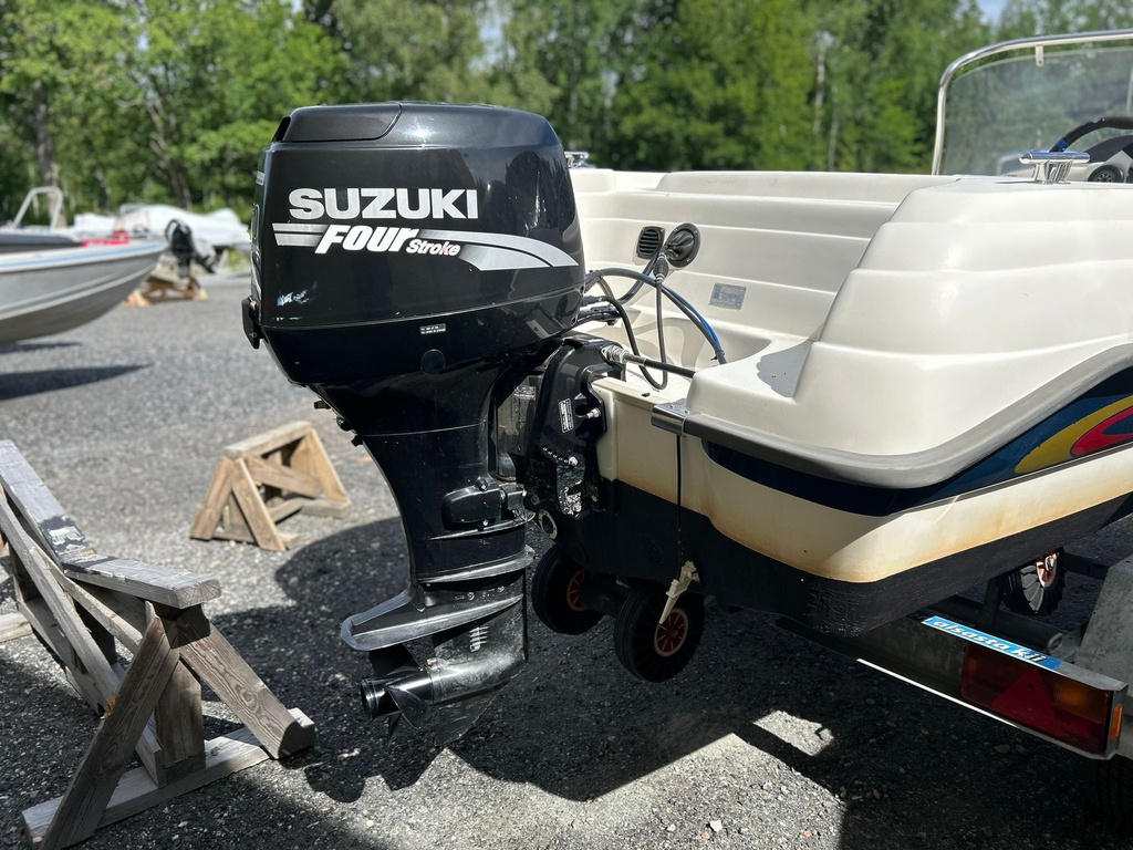 Bella 490 R + Suzuki 50 T-43144 + Majava 750