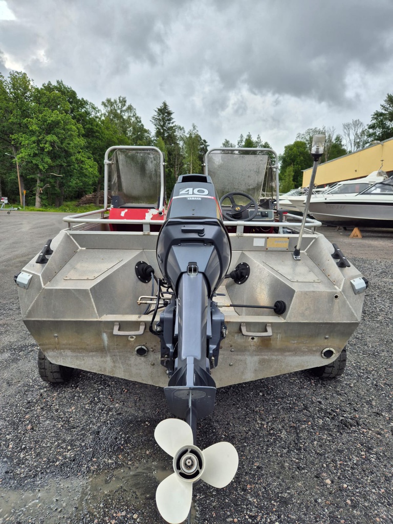 Buster L2 + Yamaha 40 2T