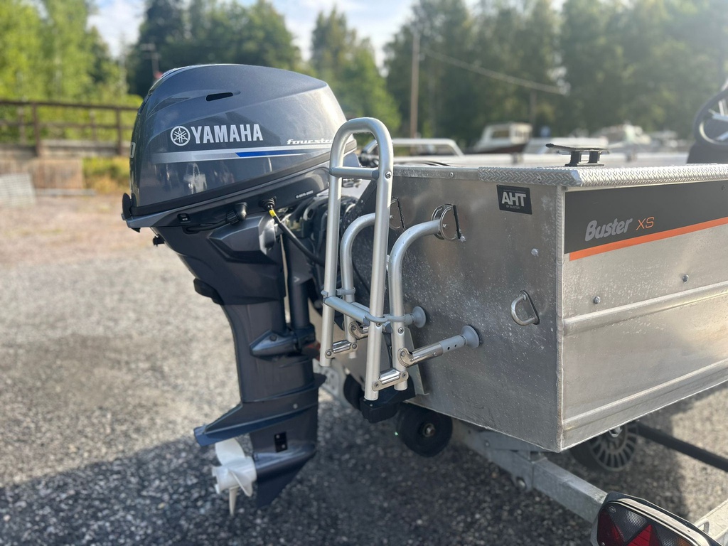 Buster XSr + Yamaha F20