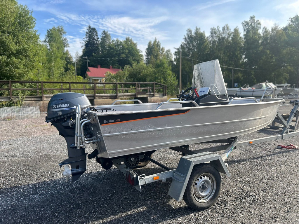 Buster XSr + Yamaha F20