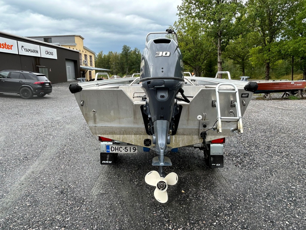 Buster Scc + Yamaha F30