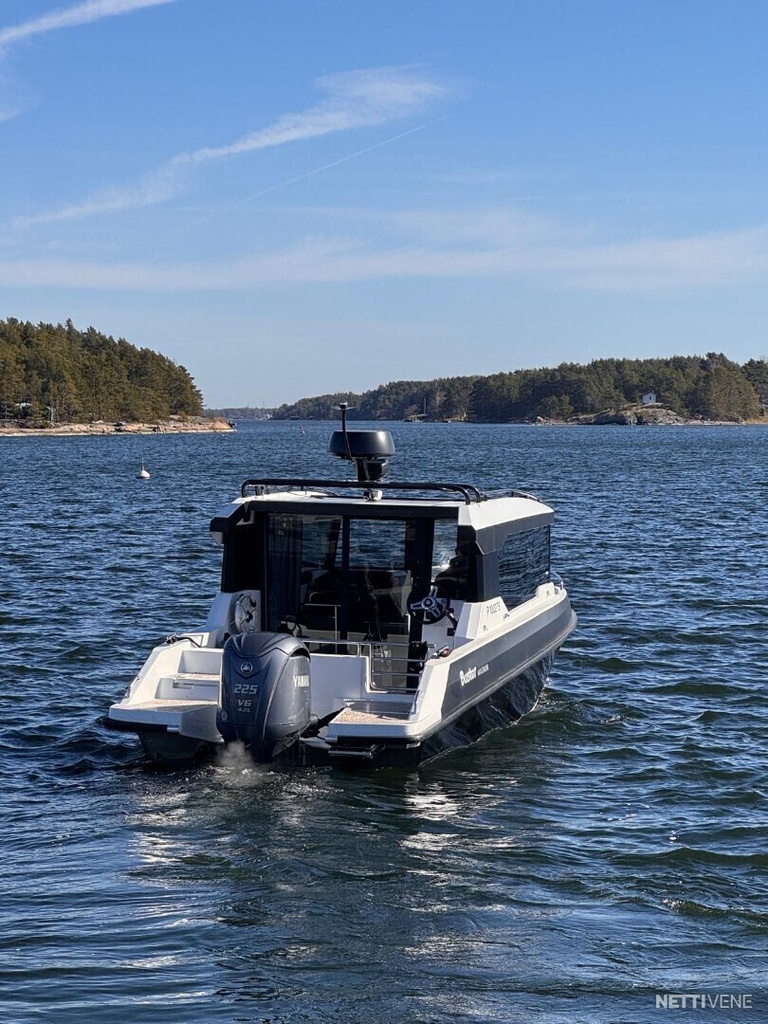 Buster Magnum Cabin + Yamaha F225