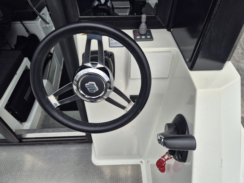 Buster Magnum Cabin + Yamaha F225