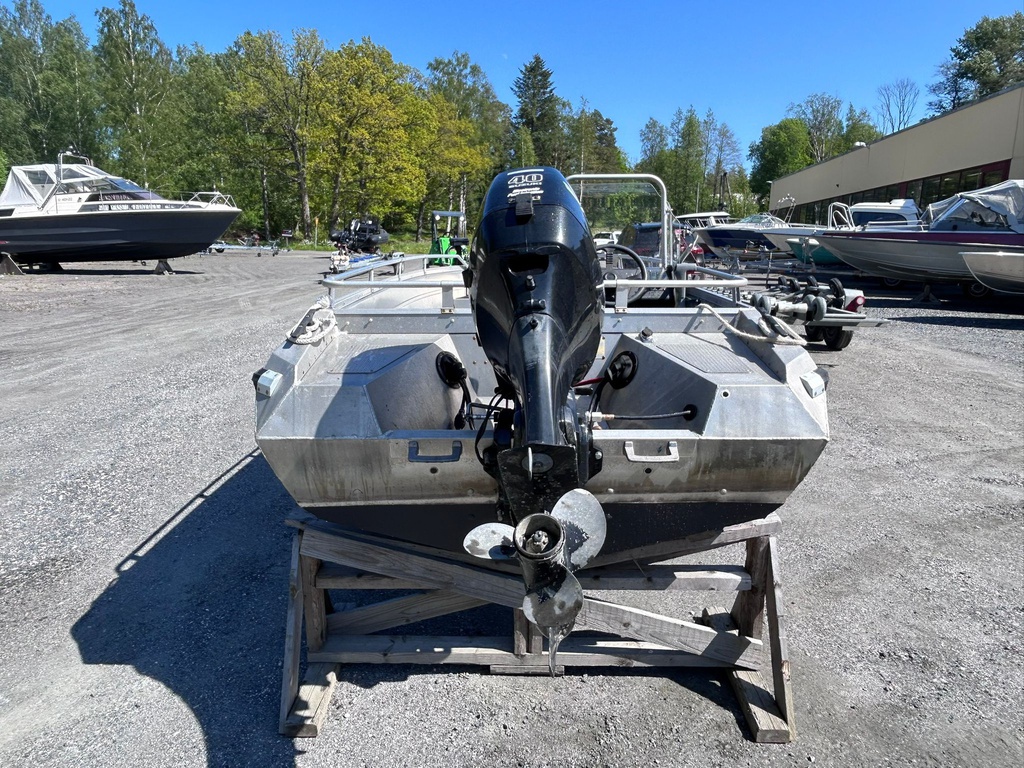 Buster M + Suzuki DF40