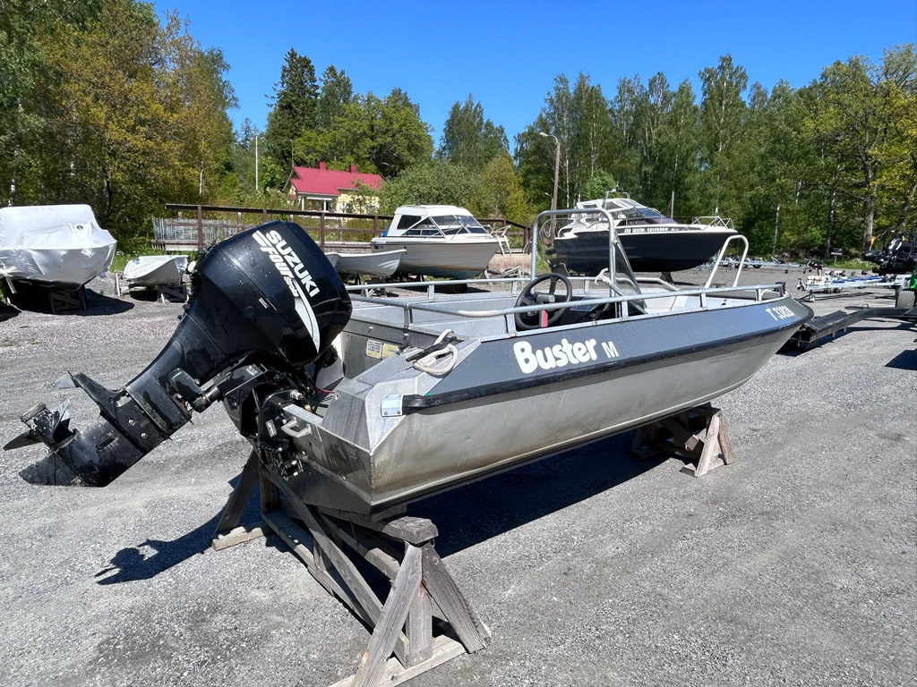 Buster M + Suzuki DF40
