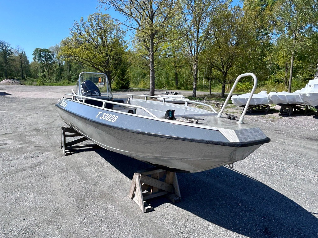 Buster M + Suzuki DF40