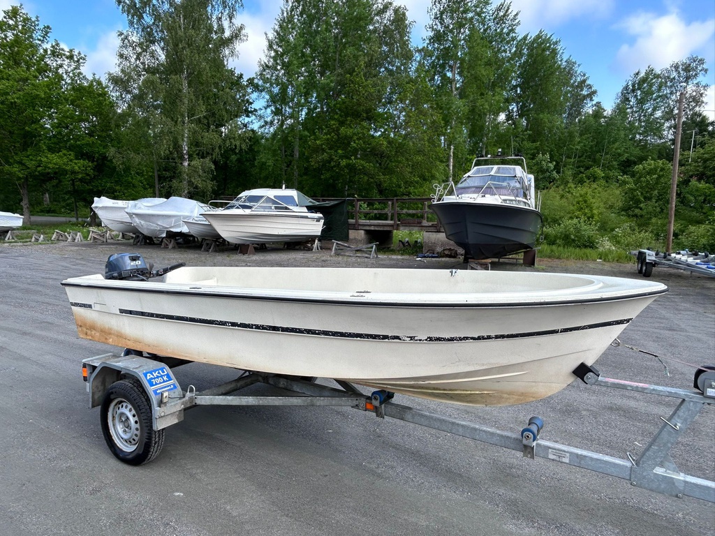 Vator 14 + Yamaha F20 + AKU 700K traileri