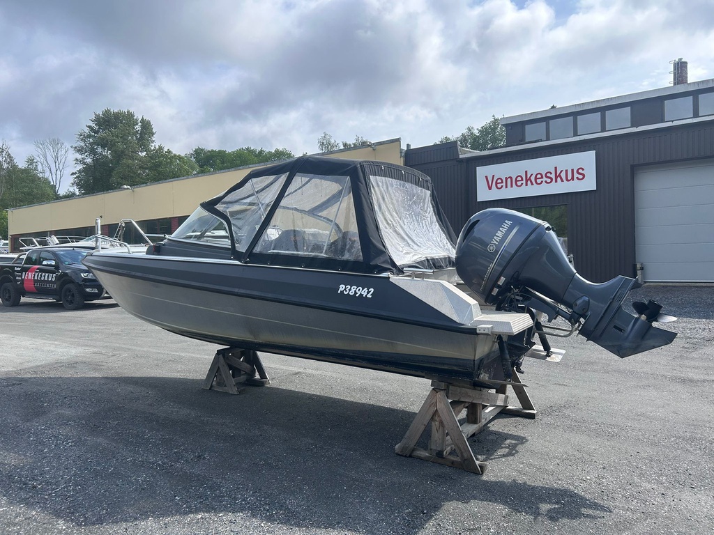 Buster XXL + Yamaha F115