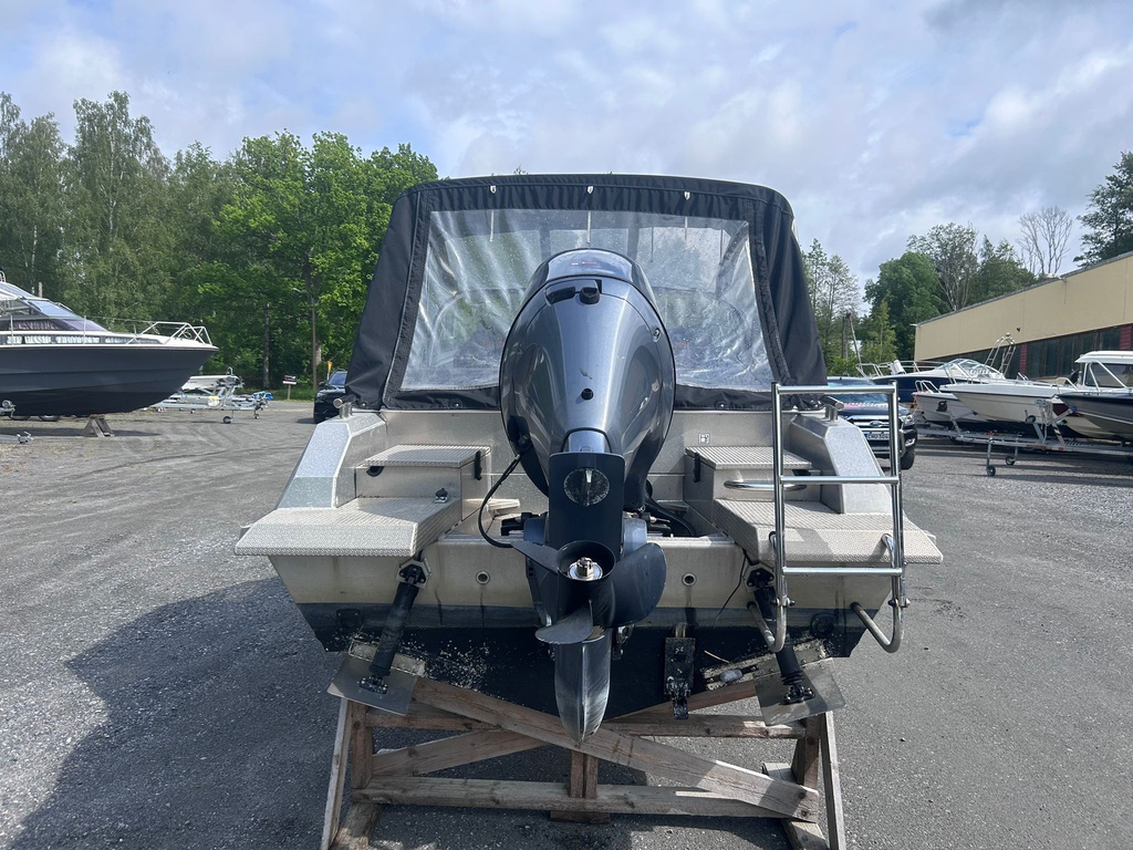 Buster XXL + Yamaha F115