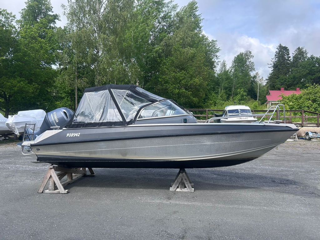 Buster XXL + Yamaha F115