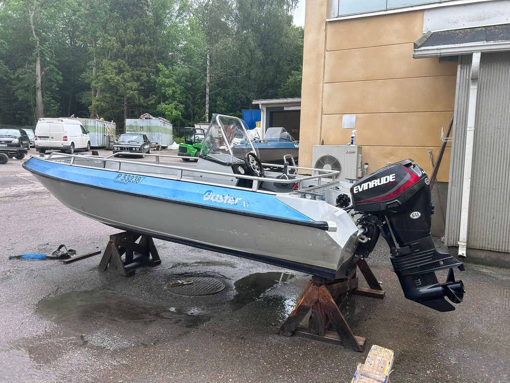 Buster M1 + Evinrude E-Tec 40