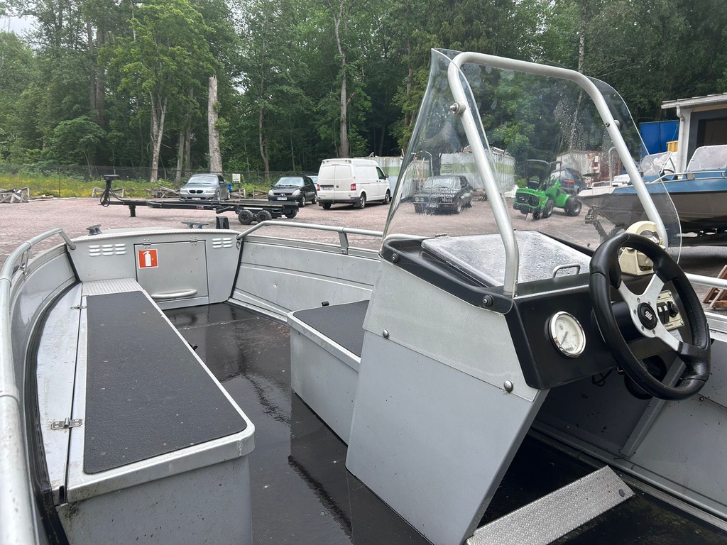 Buster M1 + Evinrude E-Tec 40