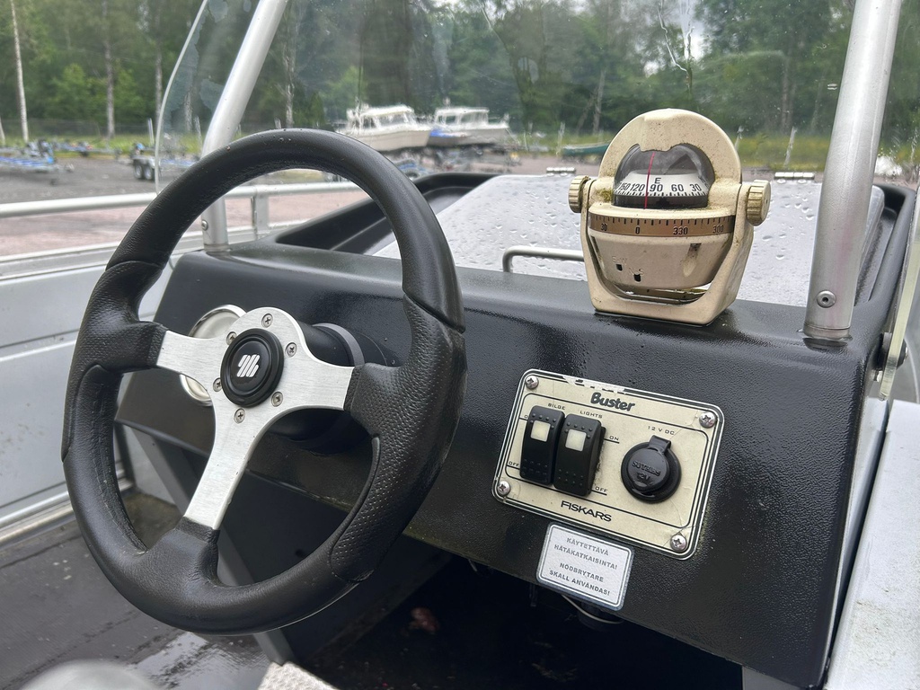 Buster M1 + Evinrude E-Tec 40