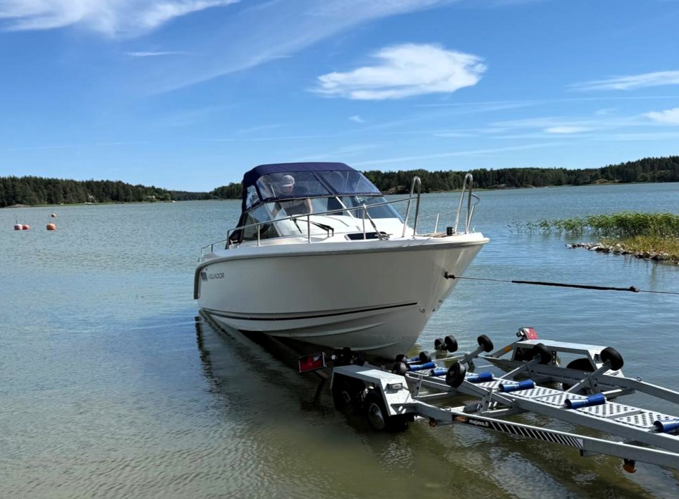 Aquador 25 WA + Mercruiser 260 hv
