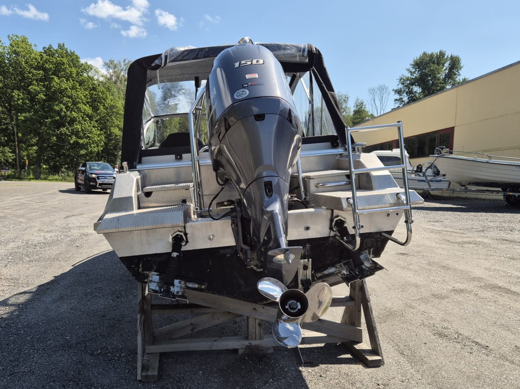 Buster XXL + Yamaha F150
