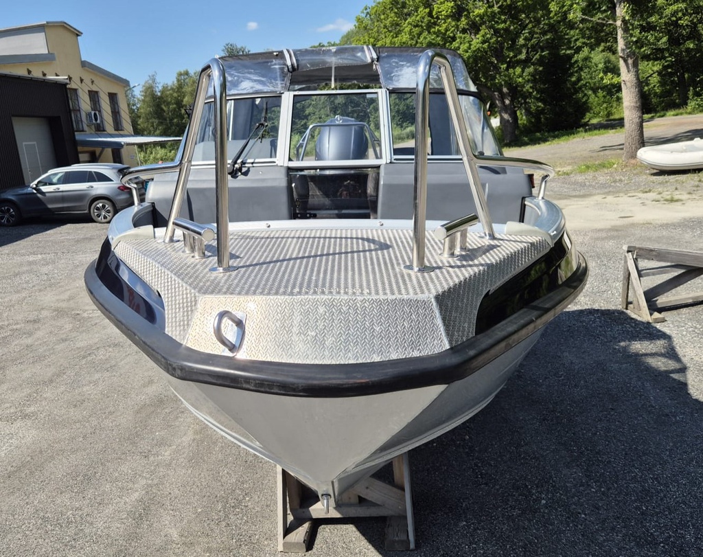 Buster XXL + Yamaha F150