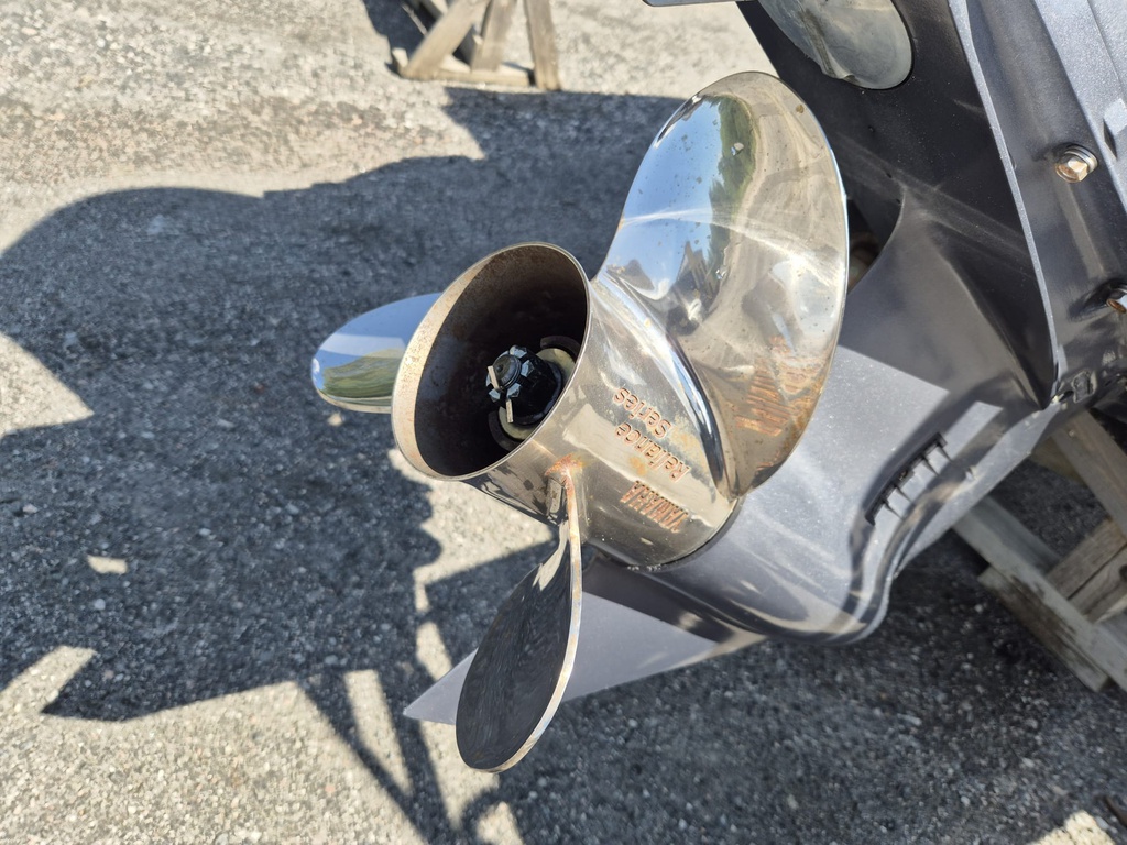 Buster XXL + Yamaha F150