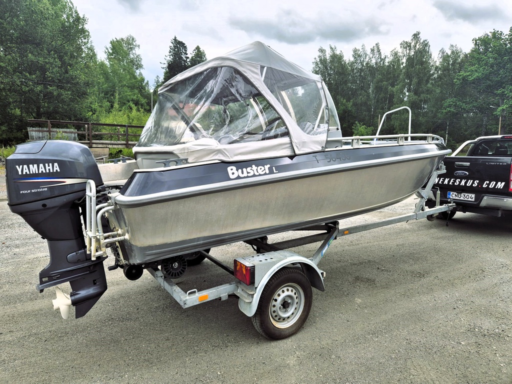 Buster L2 + Yamaha F50 + Traileri