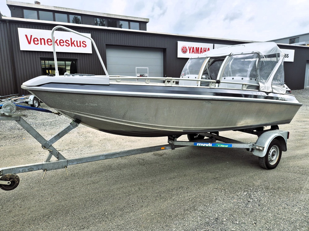Buster L2 + Yamaha F50 + Traileri