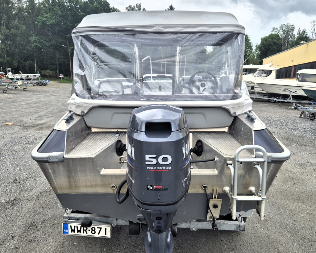 Buster L2 + Yamaha F50 + Traileri