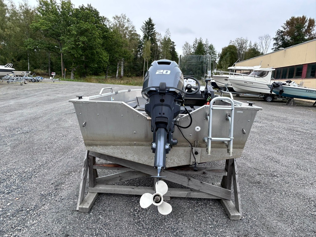 Buster XSR + Yamaha F20