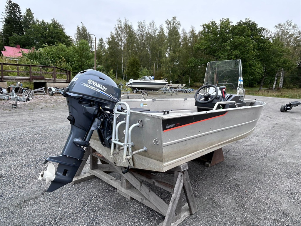 Buster XSR + Yamaha F20