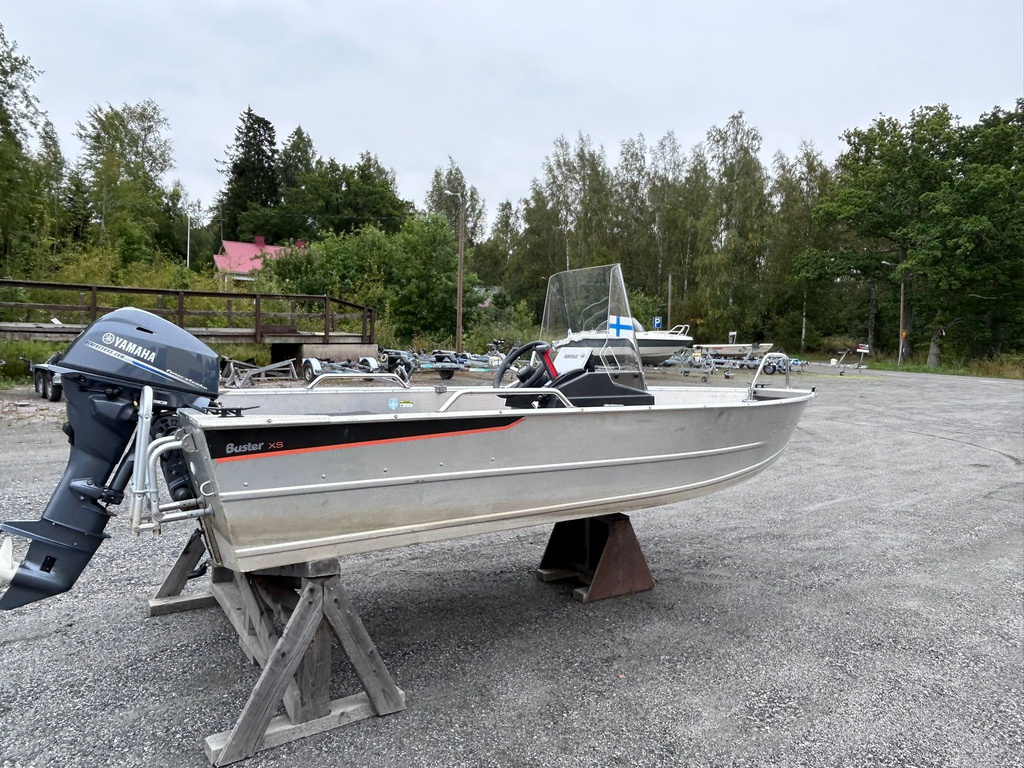 Buster XSR + Yamaha F20