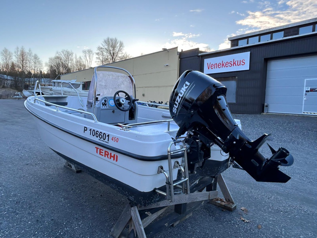 Terhi 450CC + Suzuki DF40
