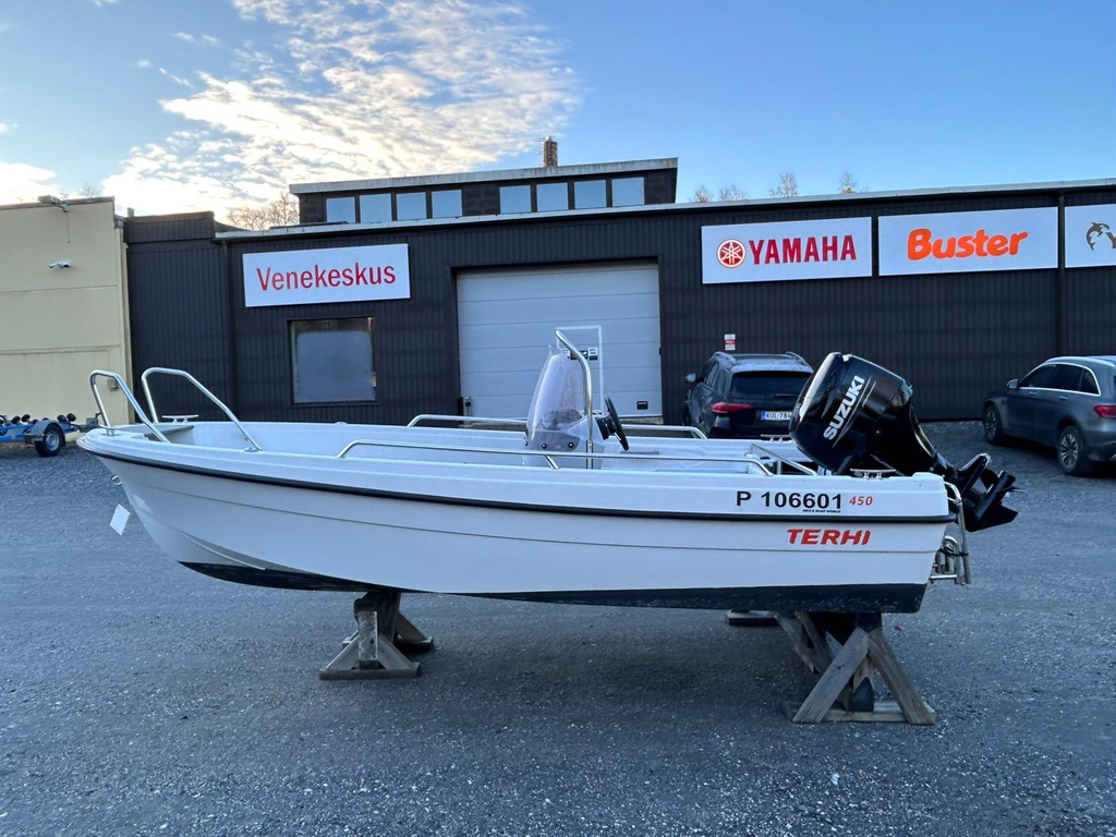 Terhi 450CC + Suzuki DF40