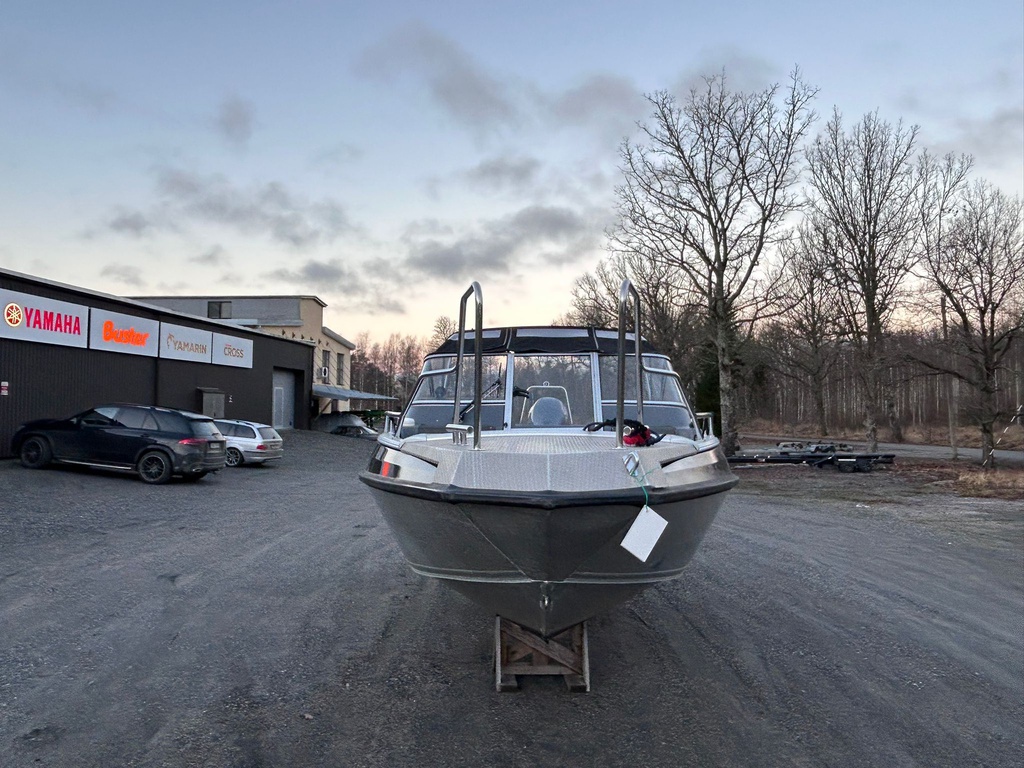 Buster Magnum + Yamaha F150