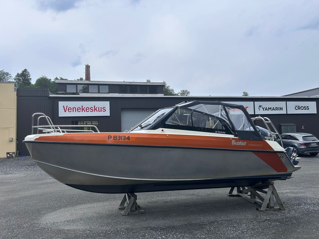 Buster Magnum E + Yamaha F225