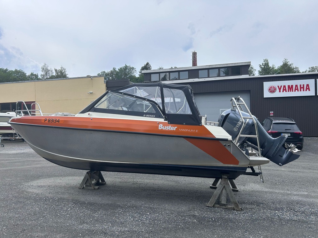 Buster Magnum E + Yamaha F225