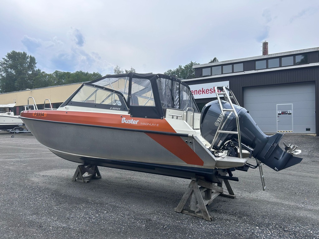 Buster Magnum E + Yamaha F225