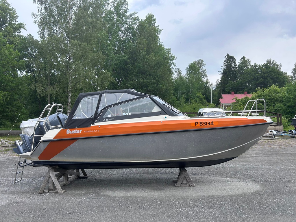 Buster Magnum E + Yamaha F225