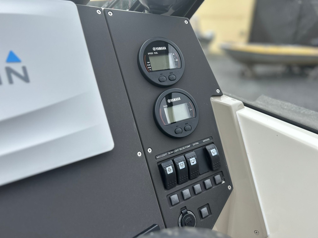 Buster Magnum E + Yamaha F225