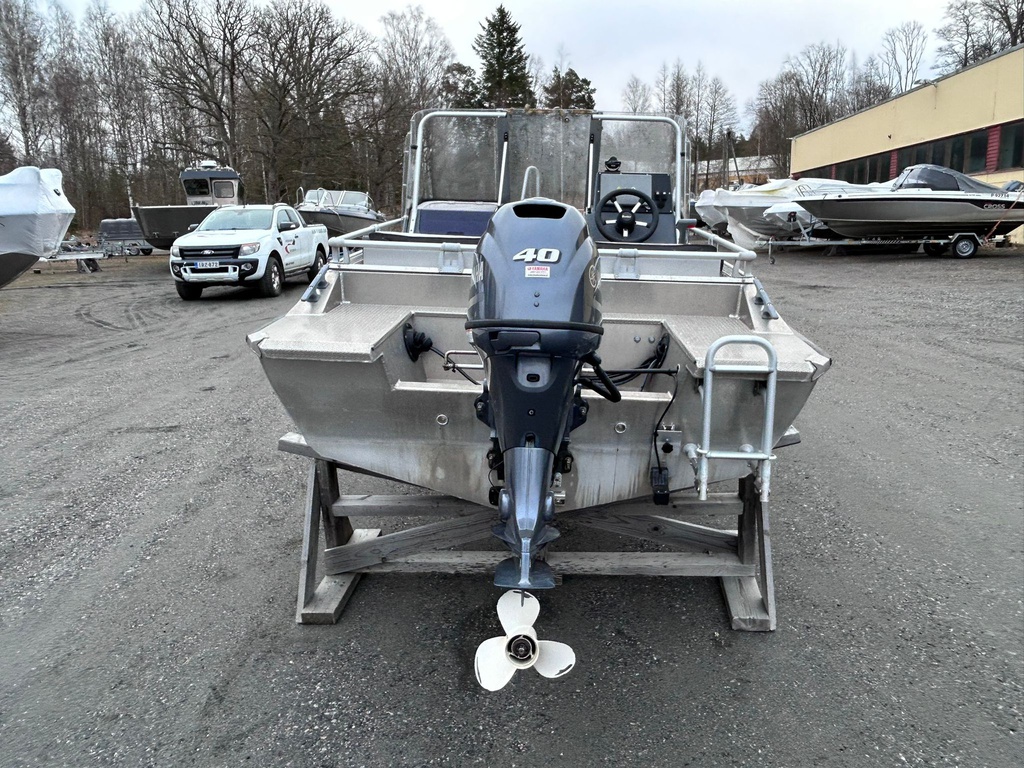 Buster M2 + Yamaha F40