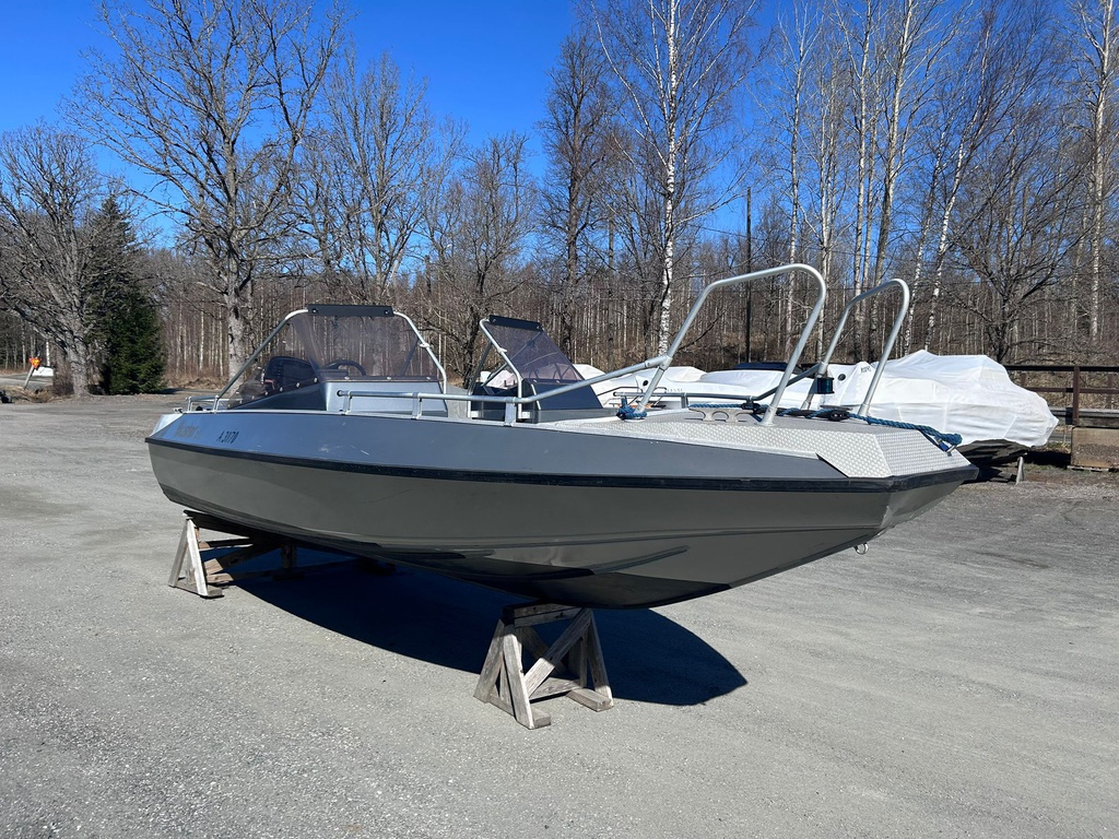 Buster XXL+ Mercury F115