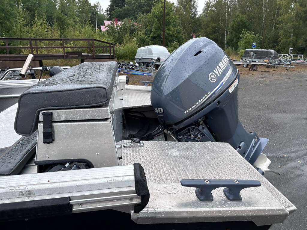 Buster M2 + Yamaha F40