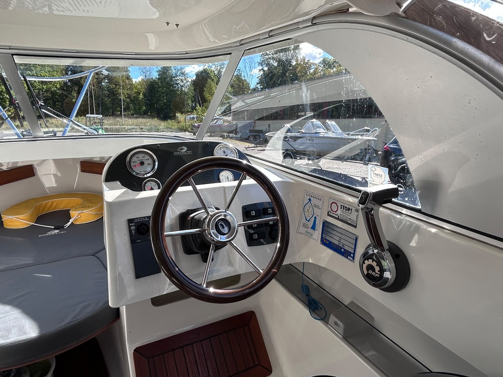 AMT 185HT + Evinrude E-TEC 90