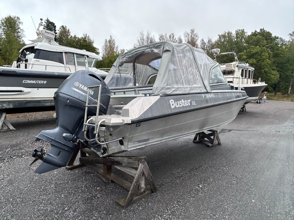 Buster XL + Yamaha F115
