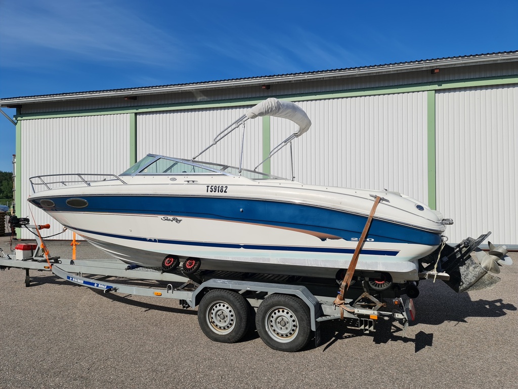 Sea Ray 230 Overnighter + Mercruiser