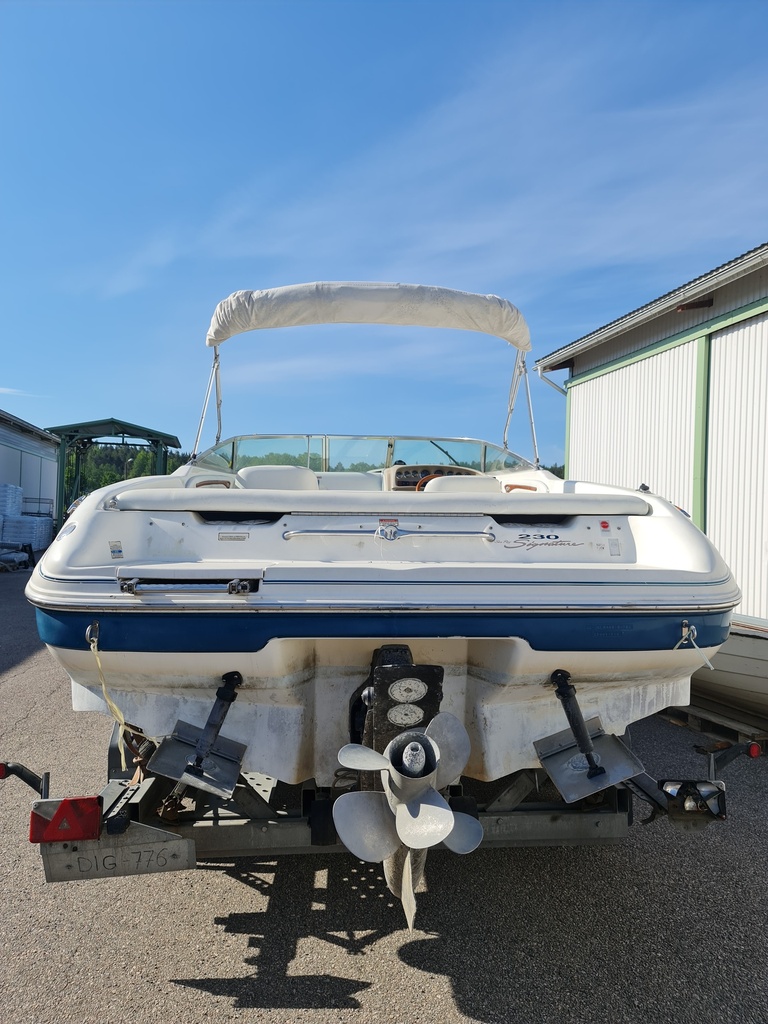 Sea Ray 230 Overnighter + Mercruiser