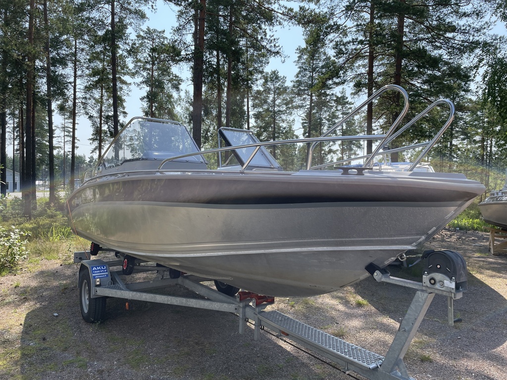 Silver Shark 580 + Mercury 115 EFi
