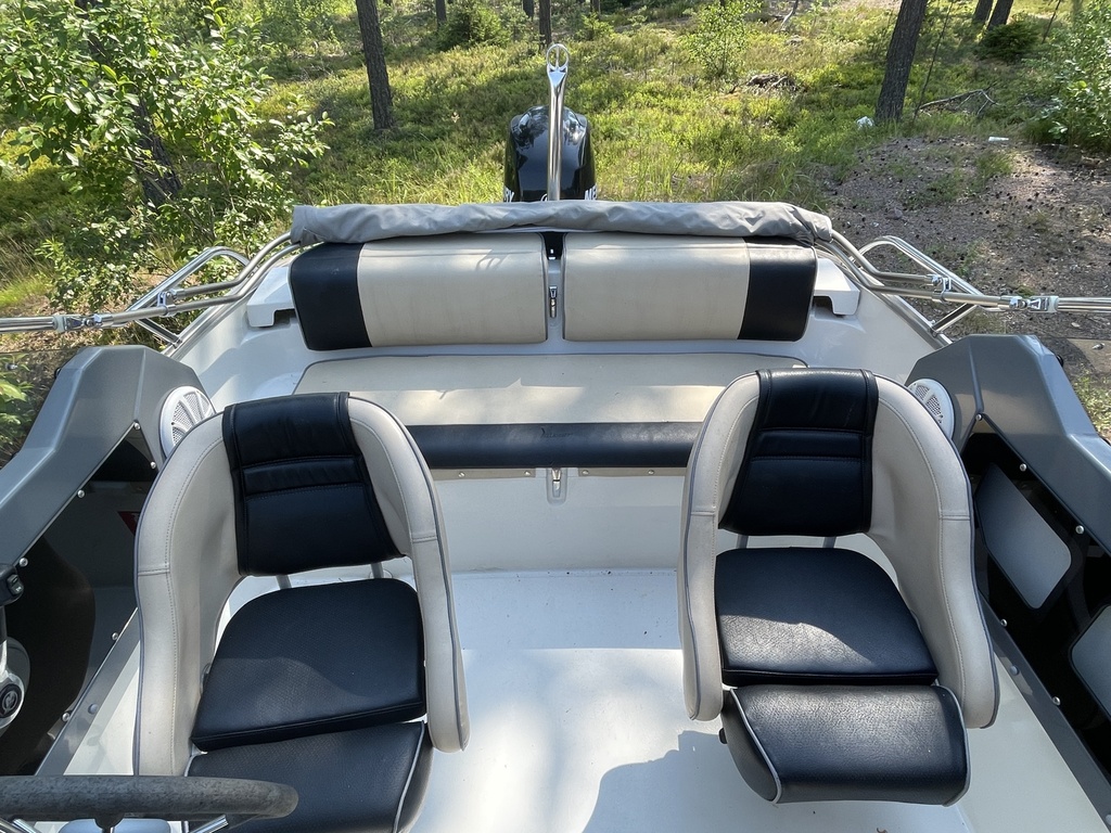 Silver Shark 580 + Mercury 115 EFi
