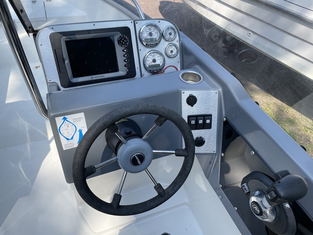 Silver Shark 580 + Mercury 115 EFi