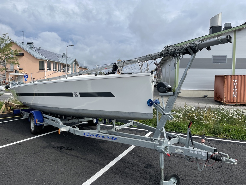 Dufour Drakkar 24 purjevene trailerilla