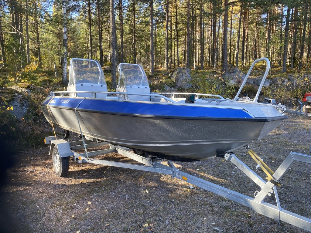 Buster M2 + Mercury F40 EFI
