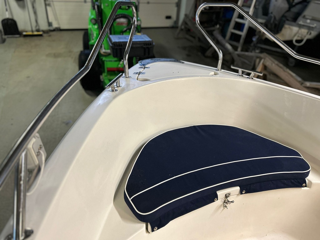 Yamarin 56 Center Console